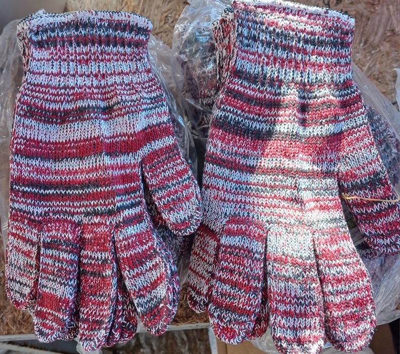 Перчатки рабочие разные