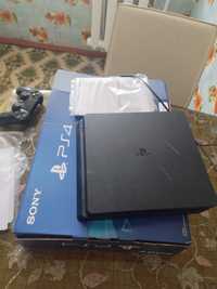 Продам игровая приставка PS 4,