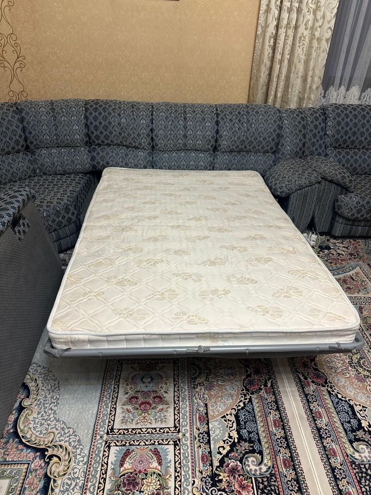 Продам угловой диван с креслом