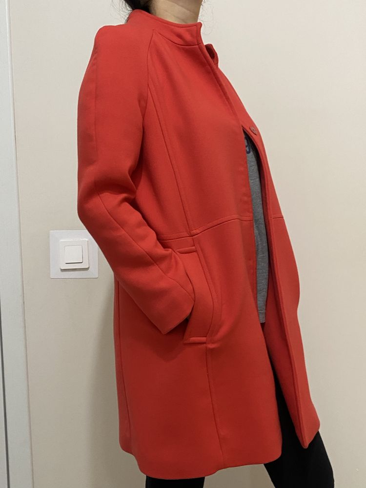 Пальто красное