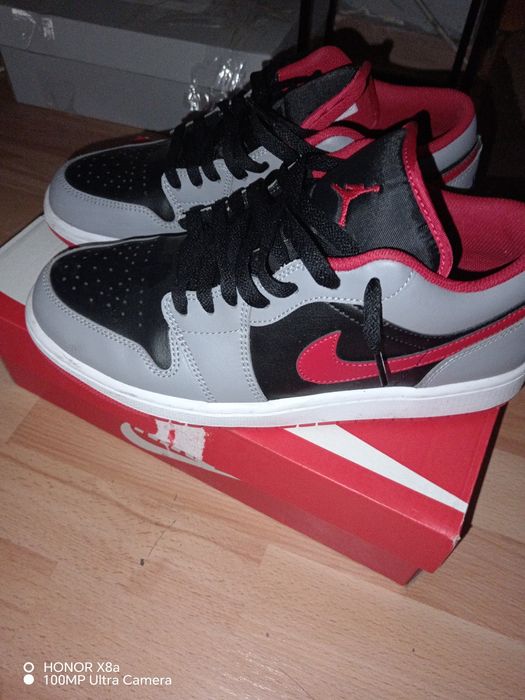 Jordan 1 Low câteva purtari conditie foarte bună nr42. 5