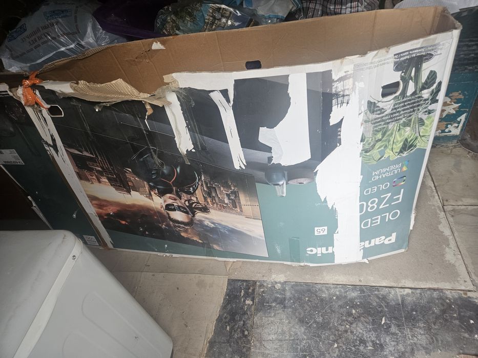 Манеж продается почти новый.