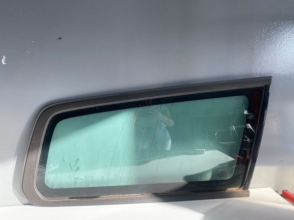 Geam dreapta aripa spate fara crom VOLVO XC70 V70 2007-2016 30674858/30674856