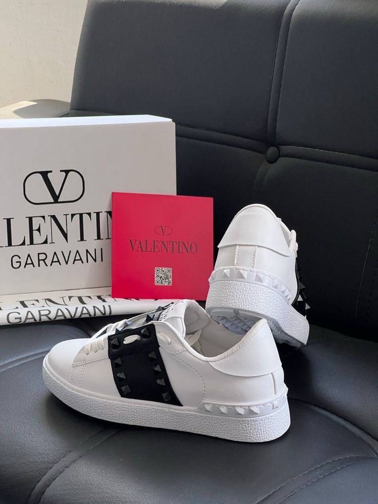 Adidasi Valentino noi !!! Marimi 36/44 !!!