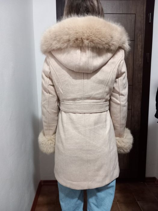 Бежово дамско палто