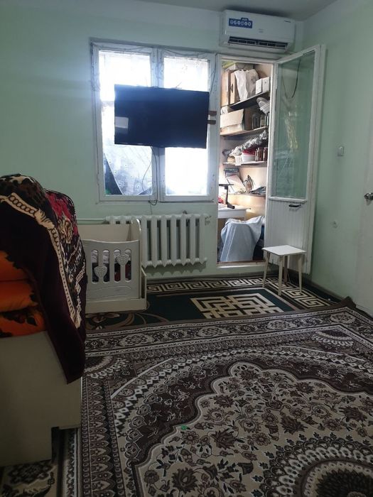 Срочно продаю 1 комнатную с балконом Афруз перекресток