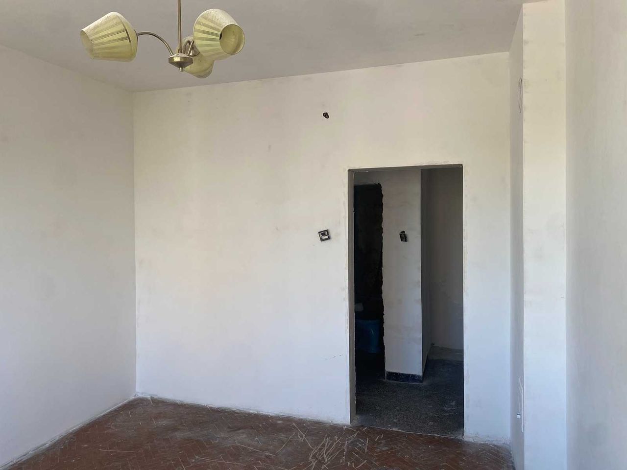 Продава се Тристаен апартамент в Карлово - 86 кв.м за 884 €/кв.м - Снимка #1