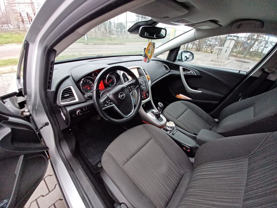 Proprietar  Opel Astra - 2011 - Automata - 1,4 benzina 140 cp - Euro 5