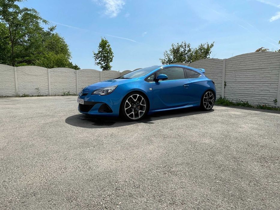 Opel Astra J GTC OPC - 70000km - 330cp