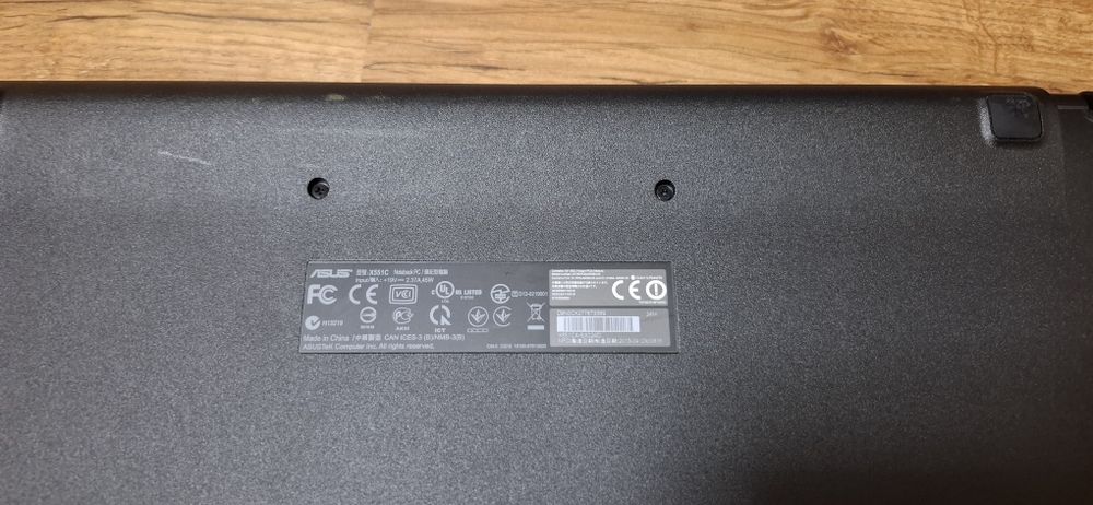 Vand laptop Asus X551C