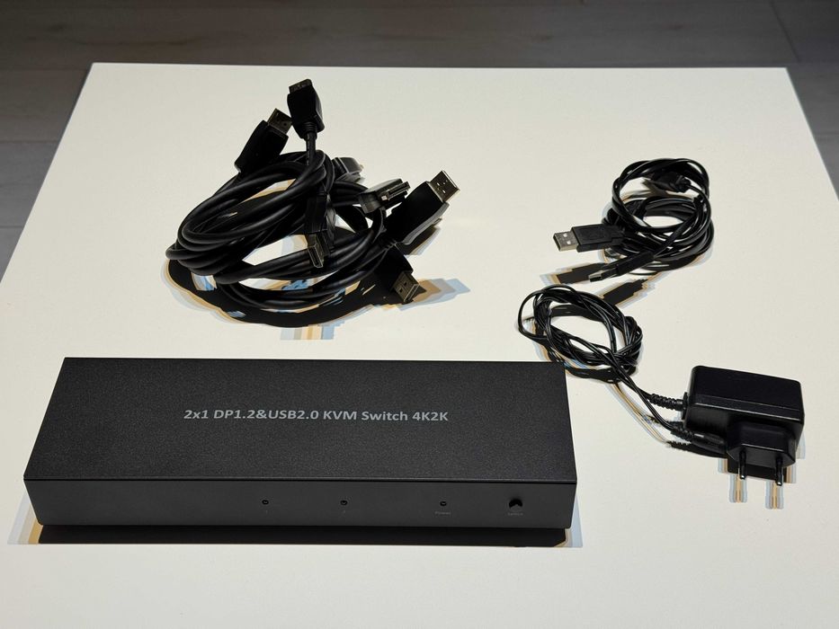 Switch KVM Techly, 2 porturi cu audio si video, 4Kx2K dual, USB, Negru
