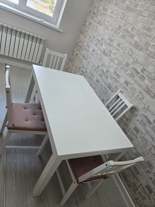 Стол со стульями IKEA
