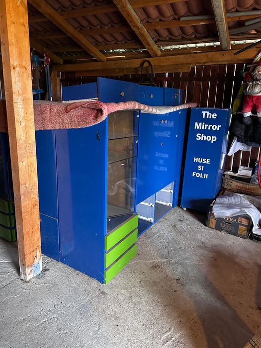 Stand comercial / insula geamuri securizate