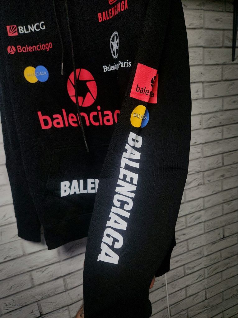 Balenciaga суичери в черно и бяло