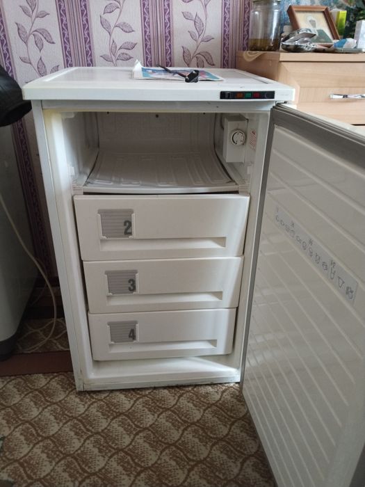 Продам недорого морозильную  камеру. Недорого  за 30 тысяч т