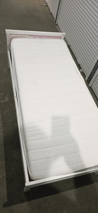 Pat singular Ikea cu somiera si saltea inclusa
