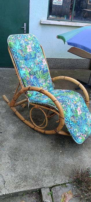 Ратанов люлеещ стол