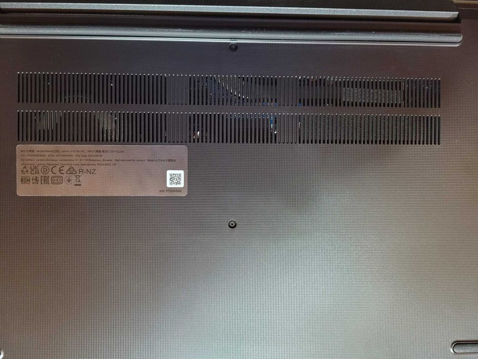 Laptop Lenovo V15 G4 cu procesor Intel® Core™ i5-13420H +cooler+mouse