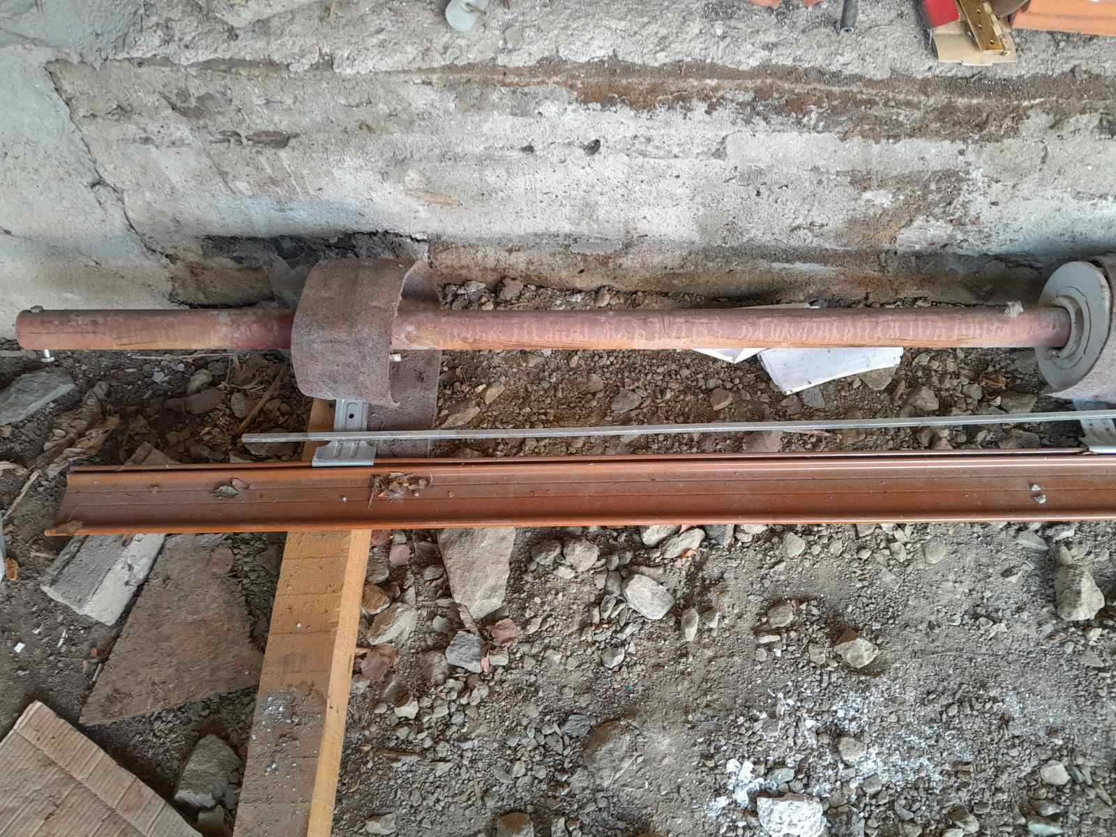 Продавам гаражна врата тип ролетна щора