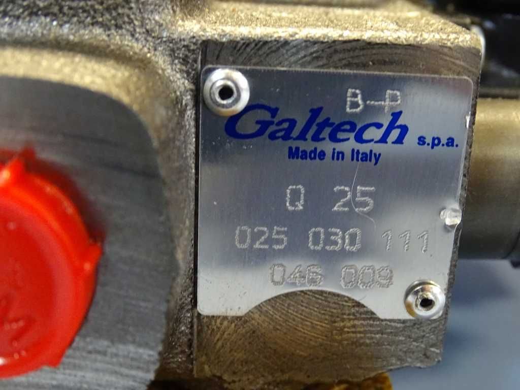 Хидравличен разпределител Galtech Q25 monoblock valves 3 spool