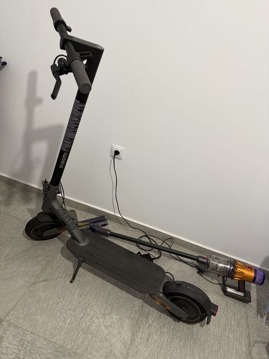Schimb cu IPhone trotineta electrica Xiaomi 4 ULTRA noua