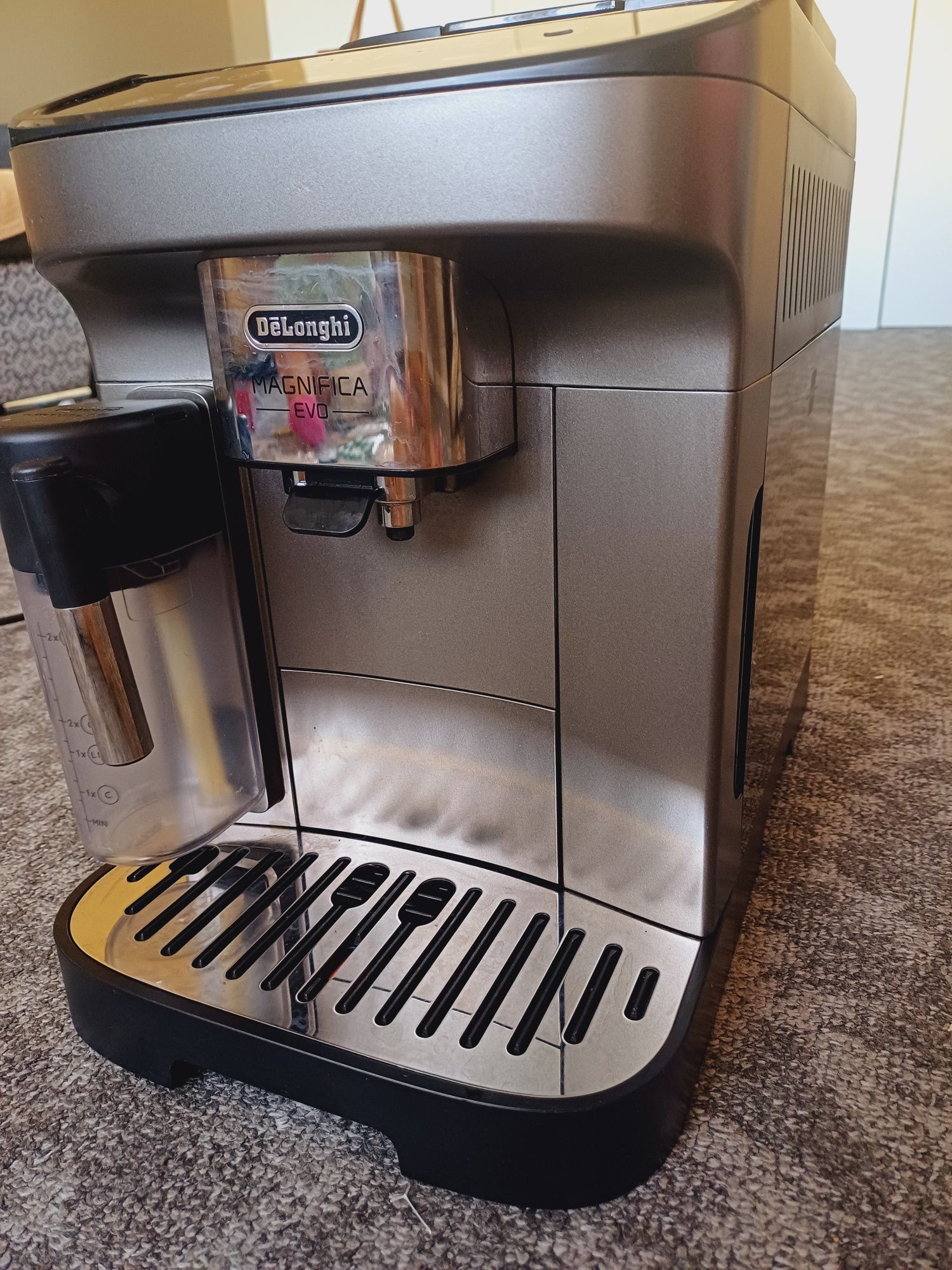 Aparat de cafea delonghi magnifica evo