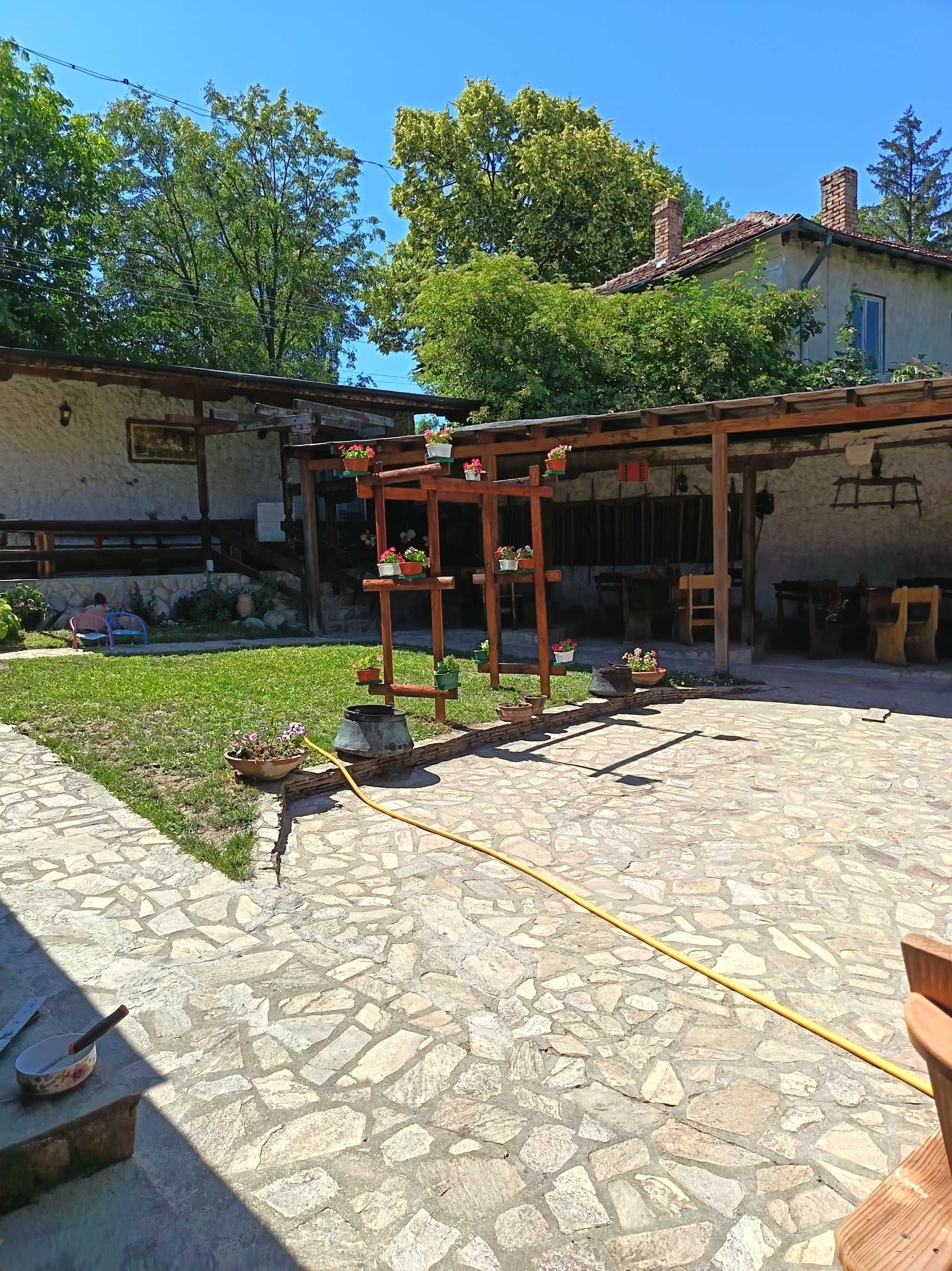 Продавам имот в с. Вакарел, Спешно