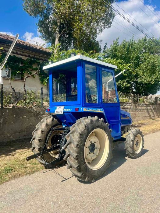 Продавам трактор ISEKI с кабина 25,7 кс.