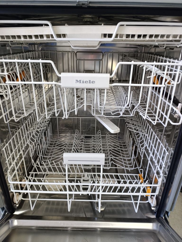 Съдомиялна машина за вграждане Miele XXL