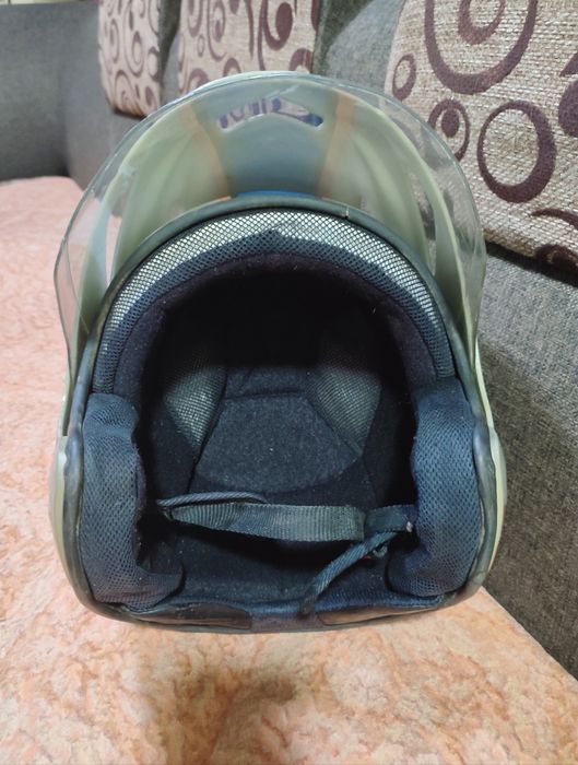 Продам мото шлем.