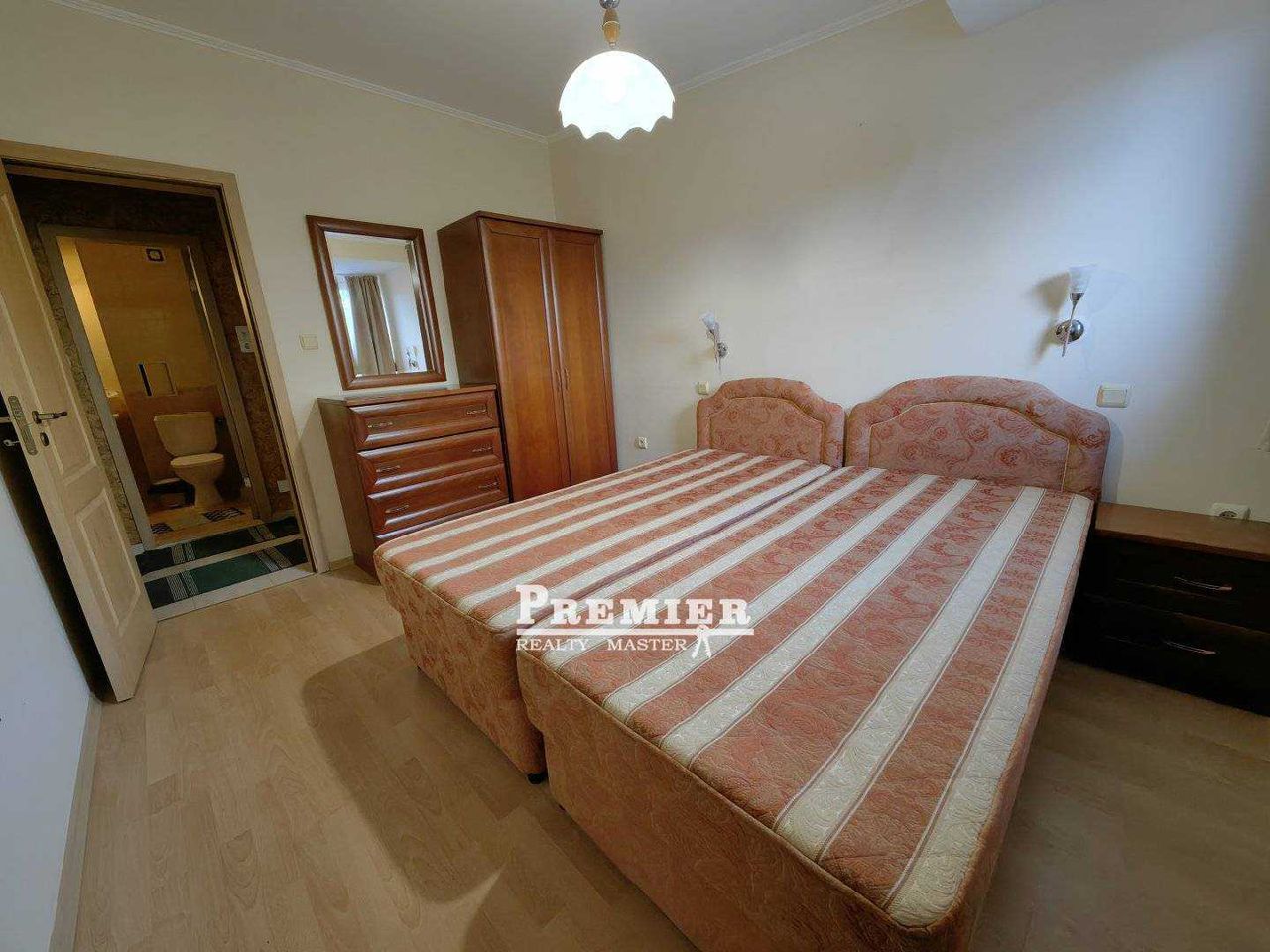 Продава се Двустаен апартамент в к.к. Слънчев бряг - 65 кв.м за 1062 €/кв.м - Снимка #3