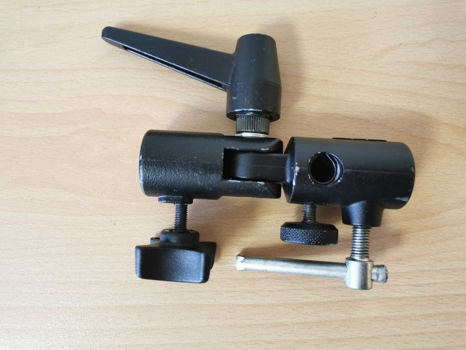 Manfrotto 026 адаптер - стойка за фотографски чадър или светкавица