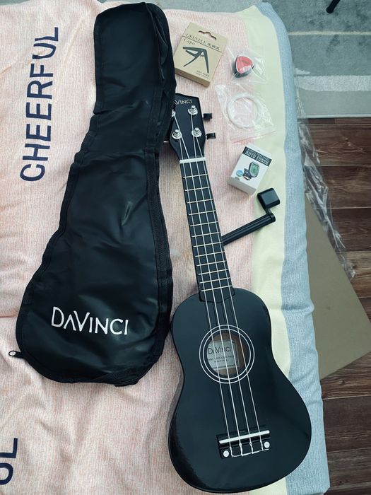 Продам укулеле новая