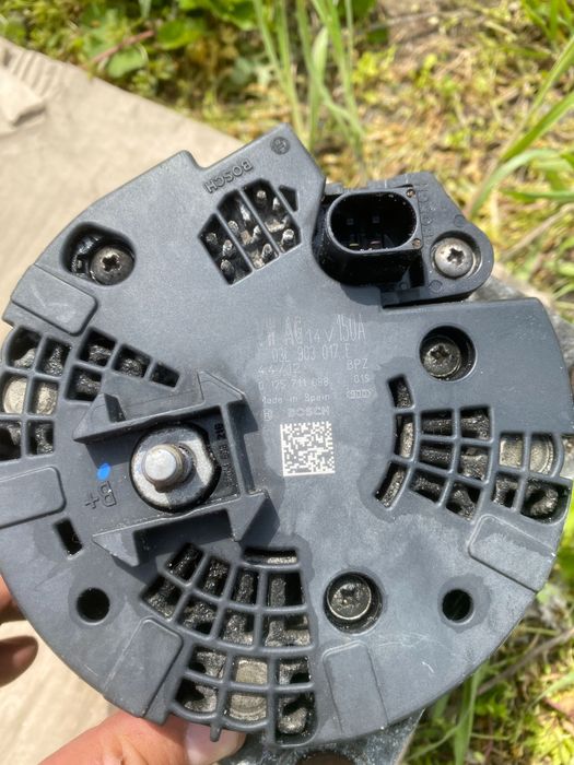 Alternator bosch Audi A4 b8, cod 03L903017E