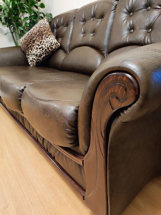 Триместен кожен диван