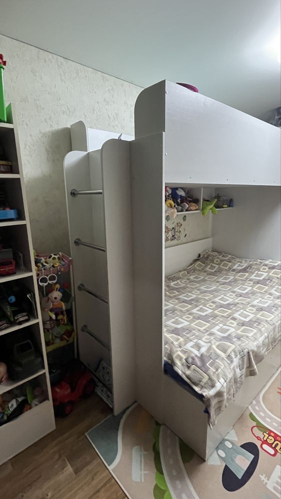 Продам двухэтажную кровать