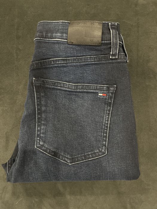 Тъмносини дънки