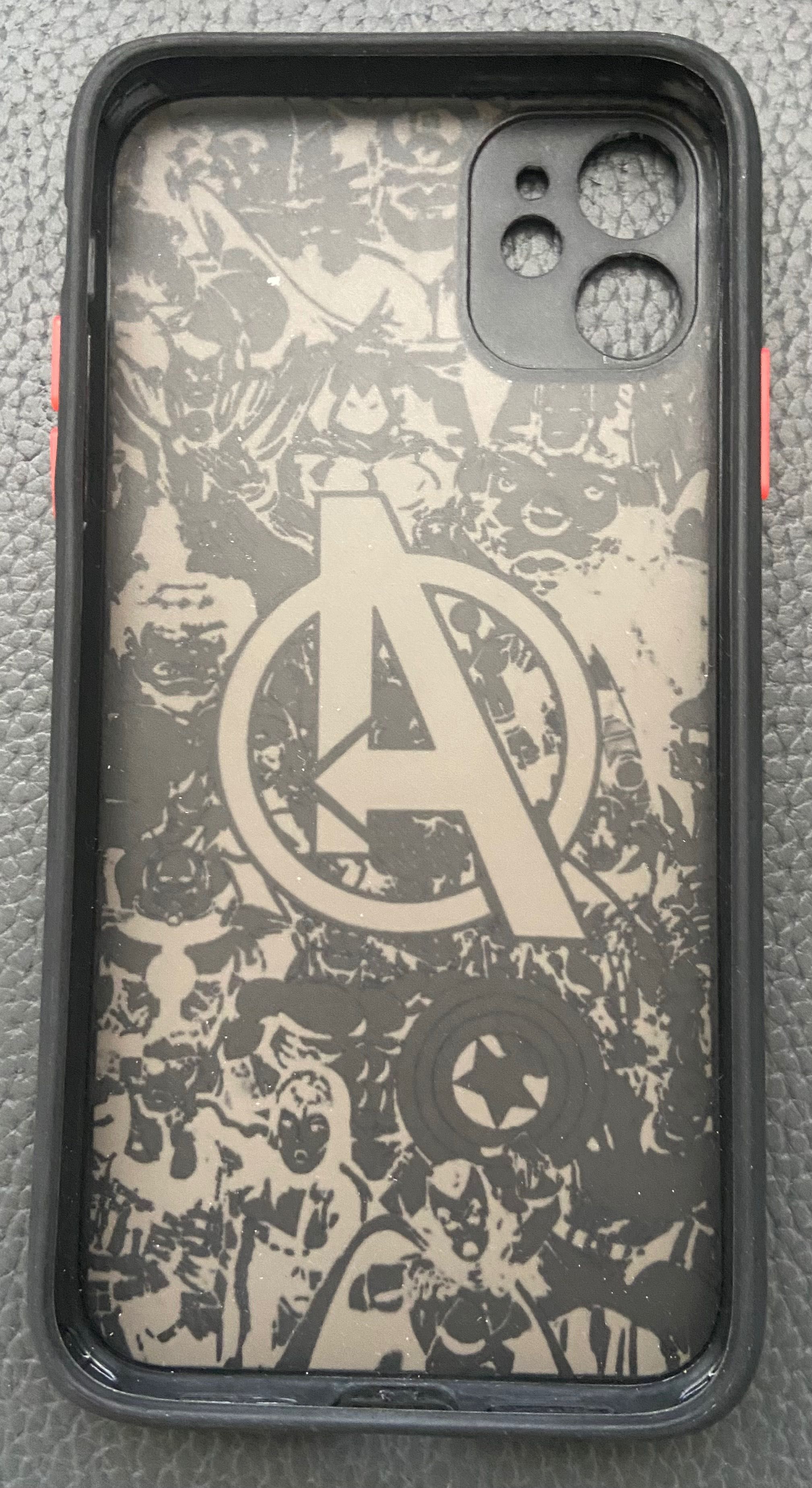 Huse IPhone 11 Avengers și Batman