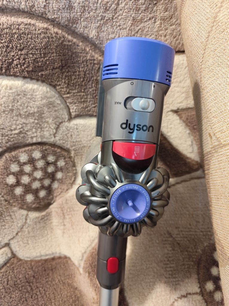 Безжична прахосмукачка Dyson V8