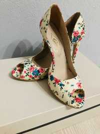 Pantofi Guban cu toc, model floral