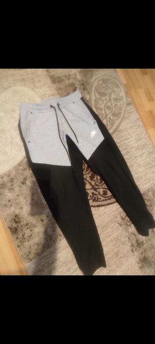 Pantaloni Nike tech