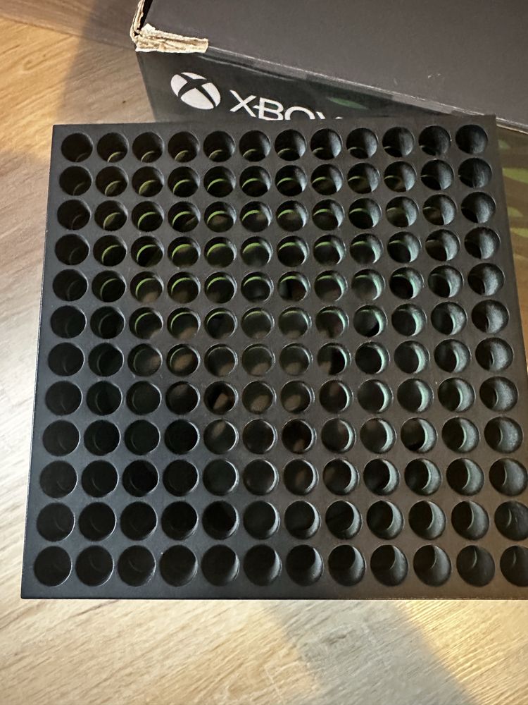 Xbox series X , 1TB + AAA игри