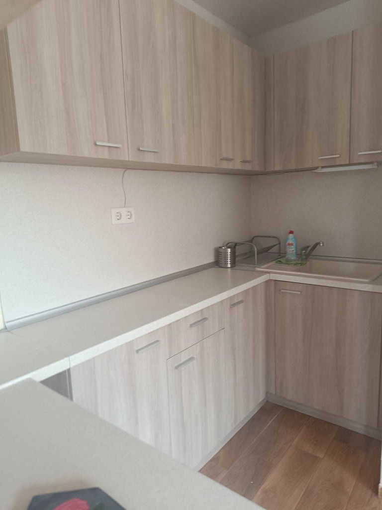 Дава се под наем Тристаен апартамент в Варна, Левски - 110 кв.м за 561 € - Снимка #1