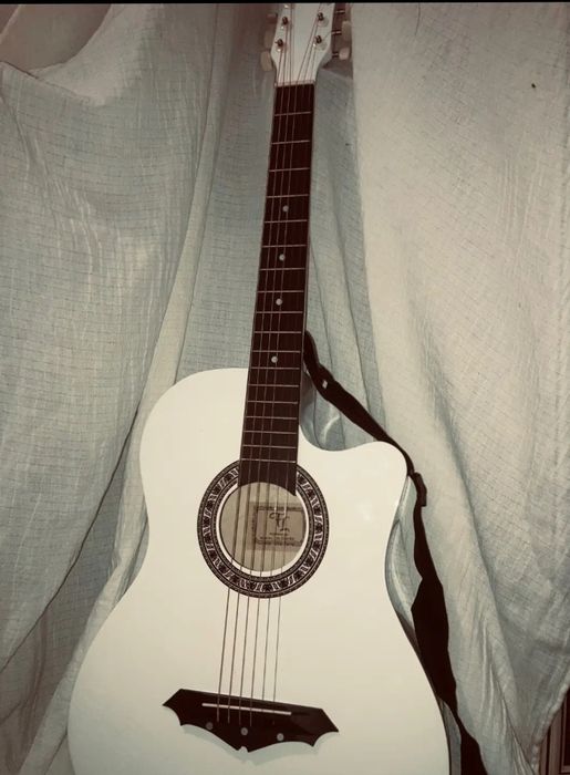 Гитара акустическая