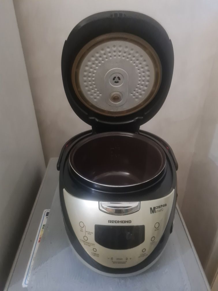 Продам мультиварка Redmond rmc m150 с голосовым помощником.