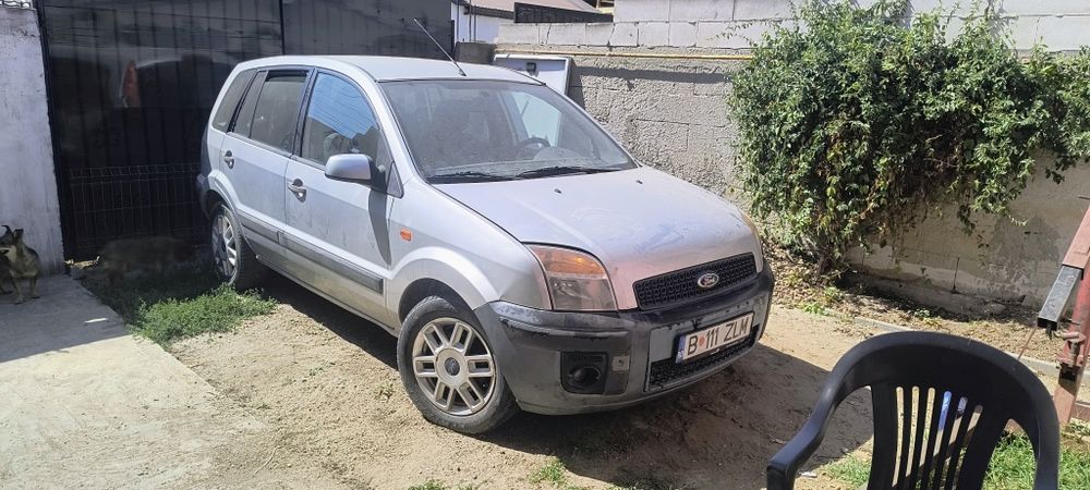 Vând Ford fusion 2008 motor defect