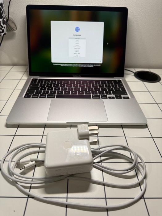 Macbook Pro 13 inch 2022