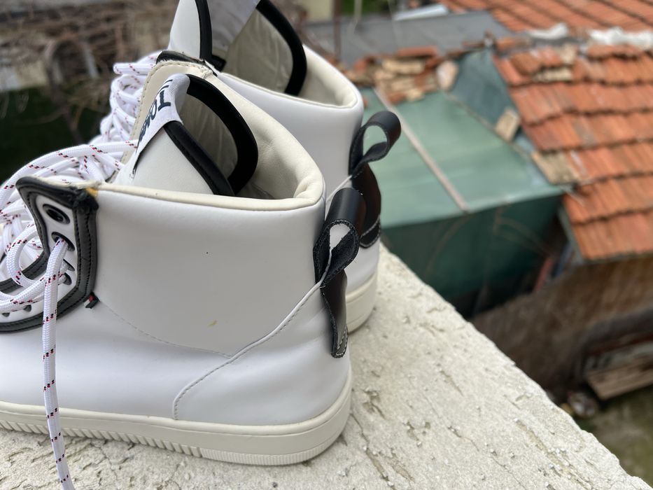 Tommy Hilfiger 44