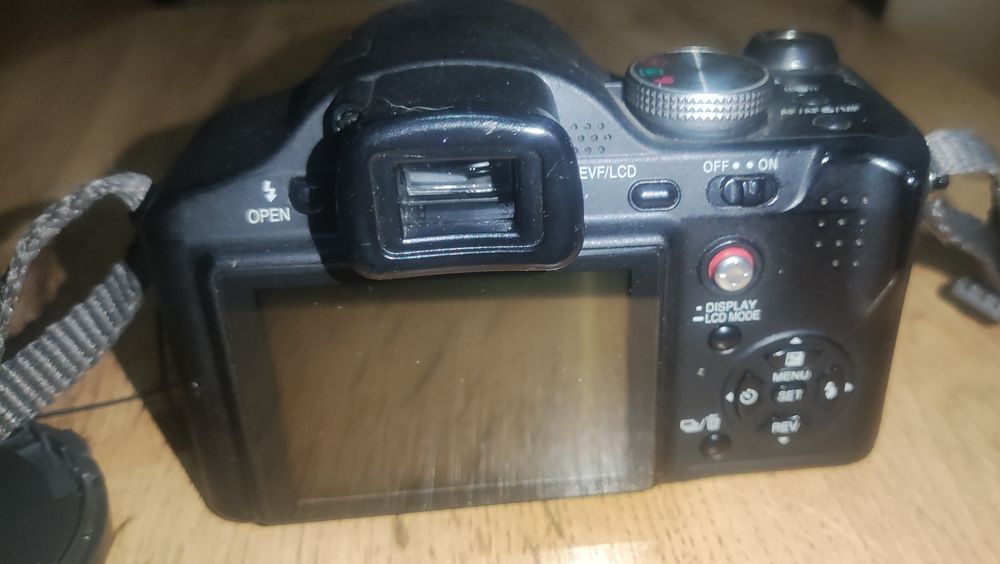 Panasonic Lumix DMC FZ8 качественный японский ультразум.