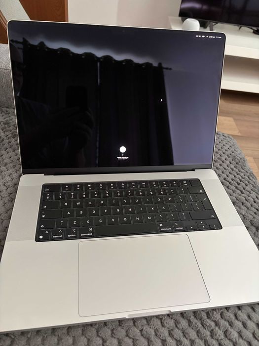 MacBook Pro 16-inch 2024 / M4 Pro / 24GB / 512GB / Argint / Ca nou